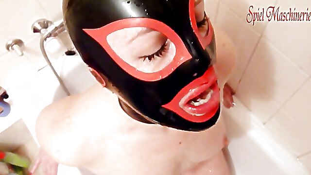 Связывание любительское, ссут в рот bdsm, шлюхе ссут в рот, чёрный латекс, маска рот