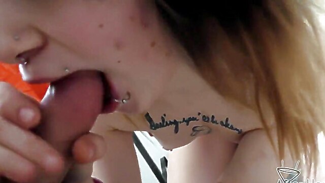 Suger, tonåring suger, teens tjejer suger, stor kuk tonårstjej, huge cock pov