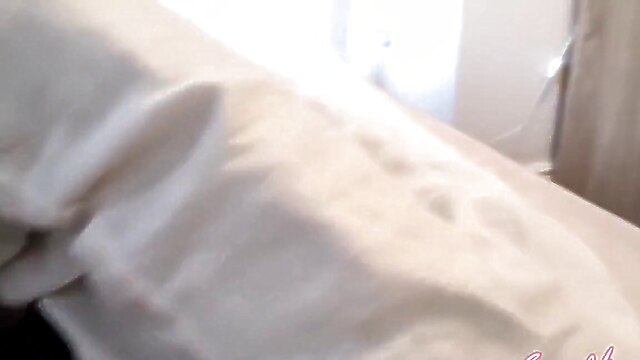 Tönt, mor runkar son, runka porrbio, mamma deaptroat, creampie pov
