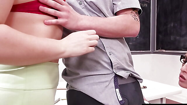 Trekant 69, milf pussy licking, komma i munnen, slå fitta, tonåring sperma i munnen