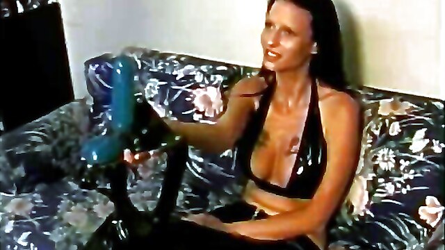 Strapse an schamlippen, großer strap on, großer arsch und große busen dildo, lesbian domination dildo, lesben muschi auf muschi