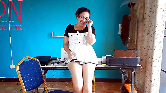 Παρτουζα πουτανες, dress striptease party, office orgazm, σήκωμα φούστας δημοσια, stripper fuck