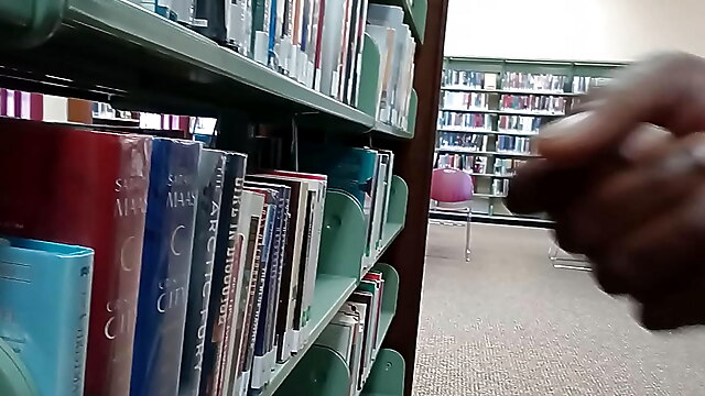 Cum on girls in public, кончают на на публике, на публике, черное порно, со спермой на публике